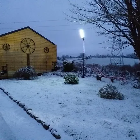 The Crossing Retreat,cabin,r95th5c * Ballyling